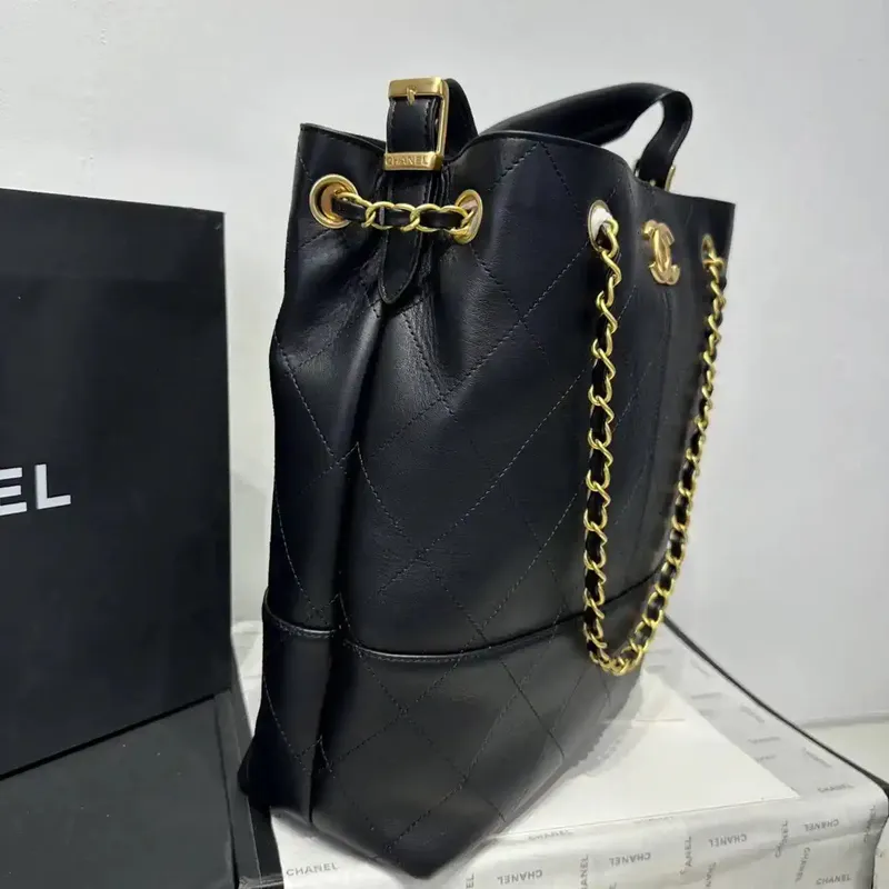 Chanel AS5636 Nákupní taška z jemné telecí kůže lesklé jehněčí kůže černá