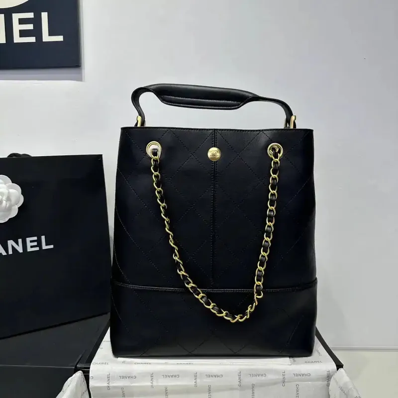 Chanel AS5636 Nákupní taška z jemné telecí kůže lesklé jehněčí kůže černá