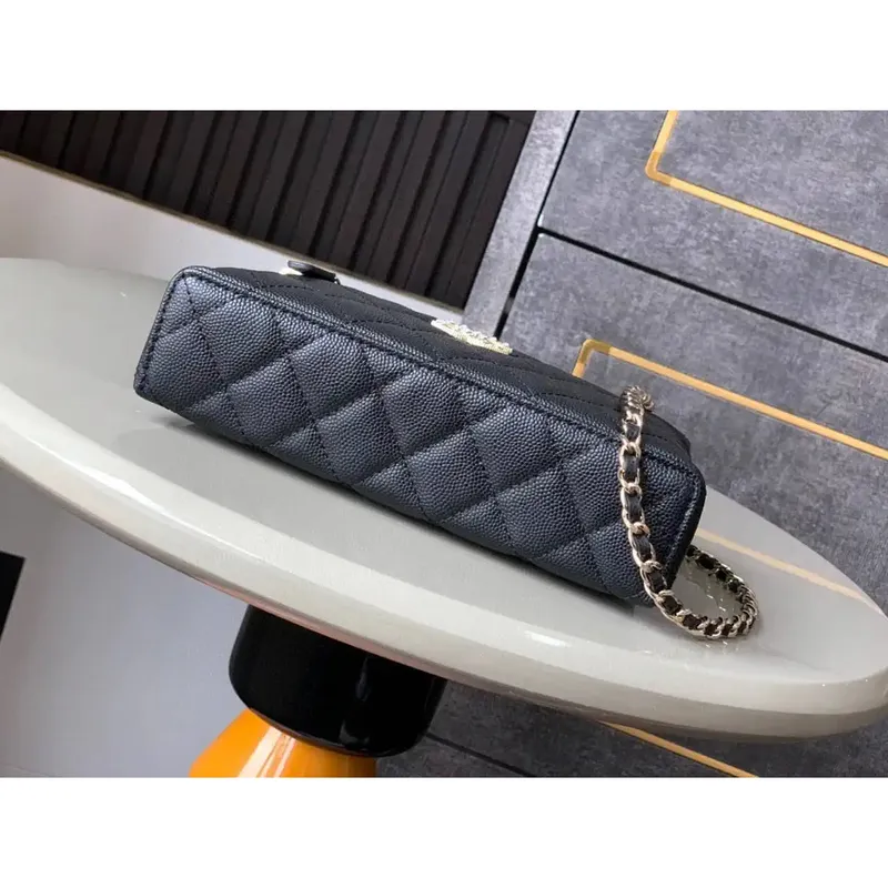 Chanel AP4407 Toaletní taška s řetízkem z jemné telecí kůže černá