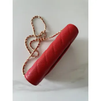 Chanel AP4241 Klasická peněženka na řetízku z jemné lesklé telecí kůže červená