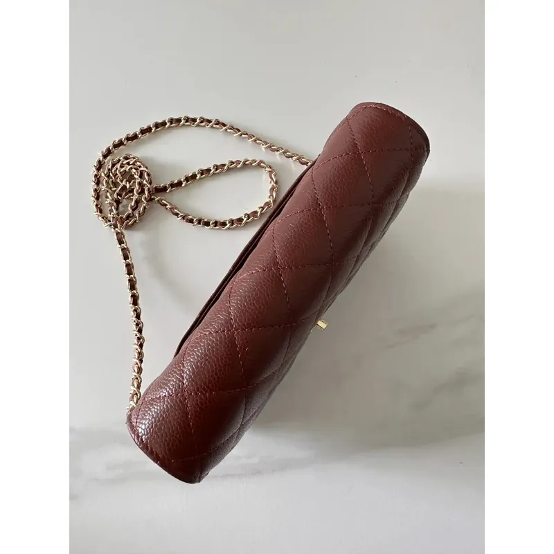 Chanel AP4241 Klasická peněženka na řetízku z jemné lesklé telecí kůže vínově červená