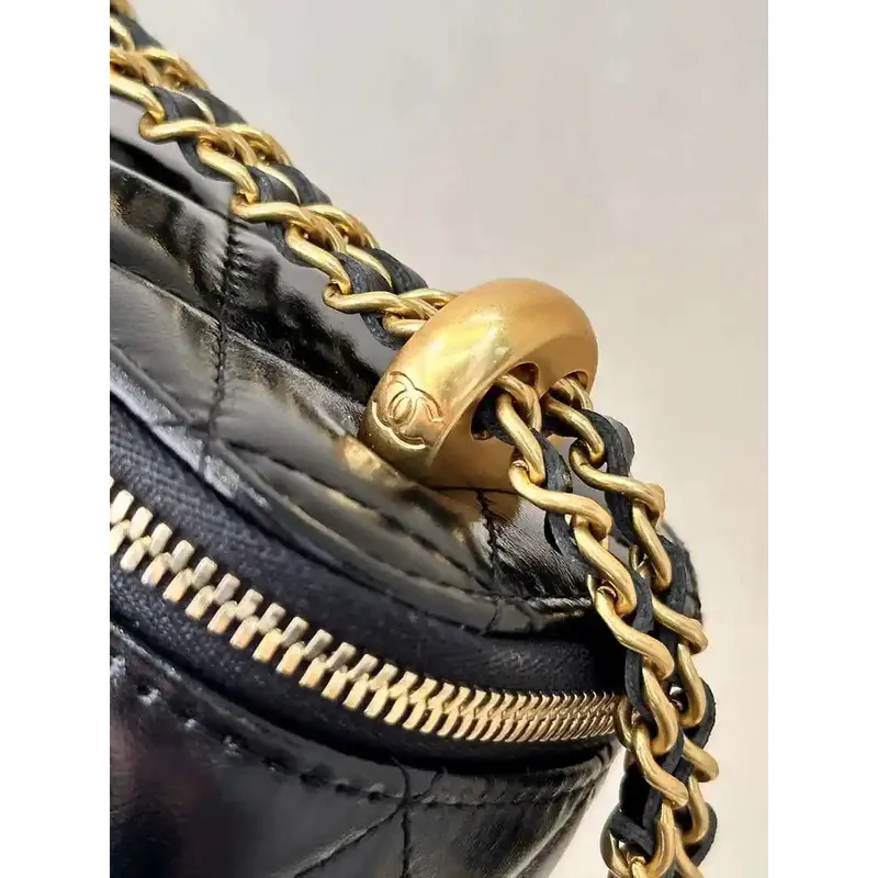 Chanel Malá toaletní taška s řetízkem Lesklá telecí kůže Černá AP2292 Zlato