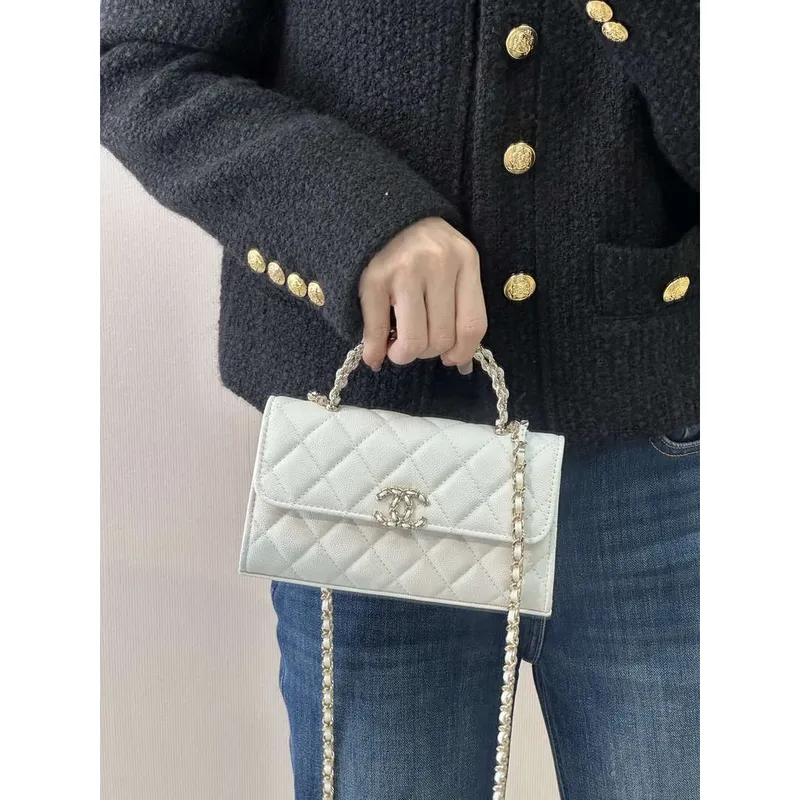 Chanel AP3238 Držák na telefon s řetízkem z jemné lesklé telecí kůže bílý