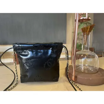 Chanel 22 Mini Kabelka Lesklá telecí kůže & zlatý tón kovu AS3980 Černá