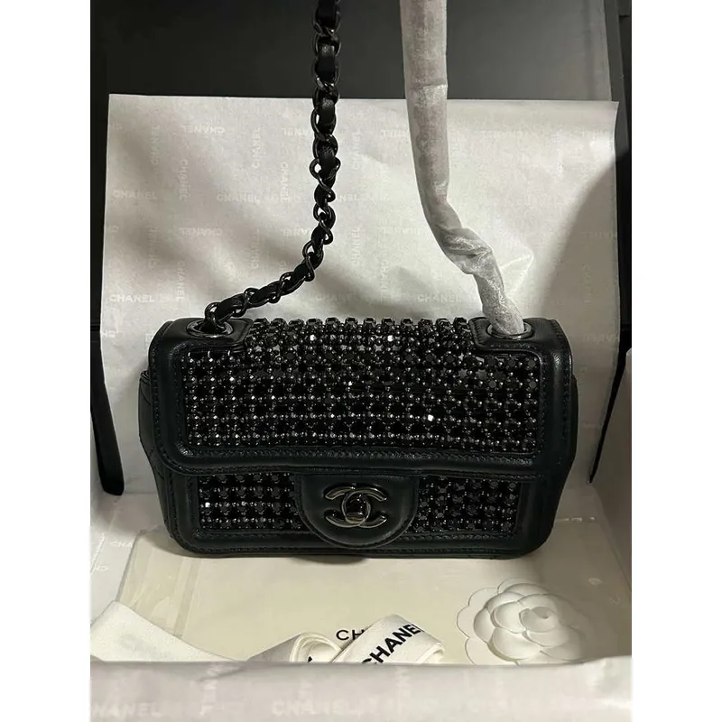 Chanel A8003 25p Večerní taška z jehněčí kůže s rhinestones a perlami A01112 Černá