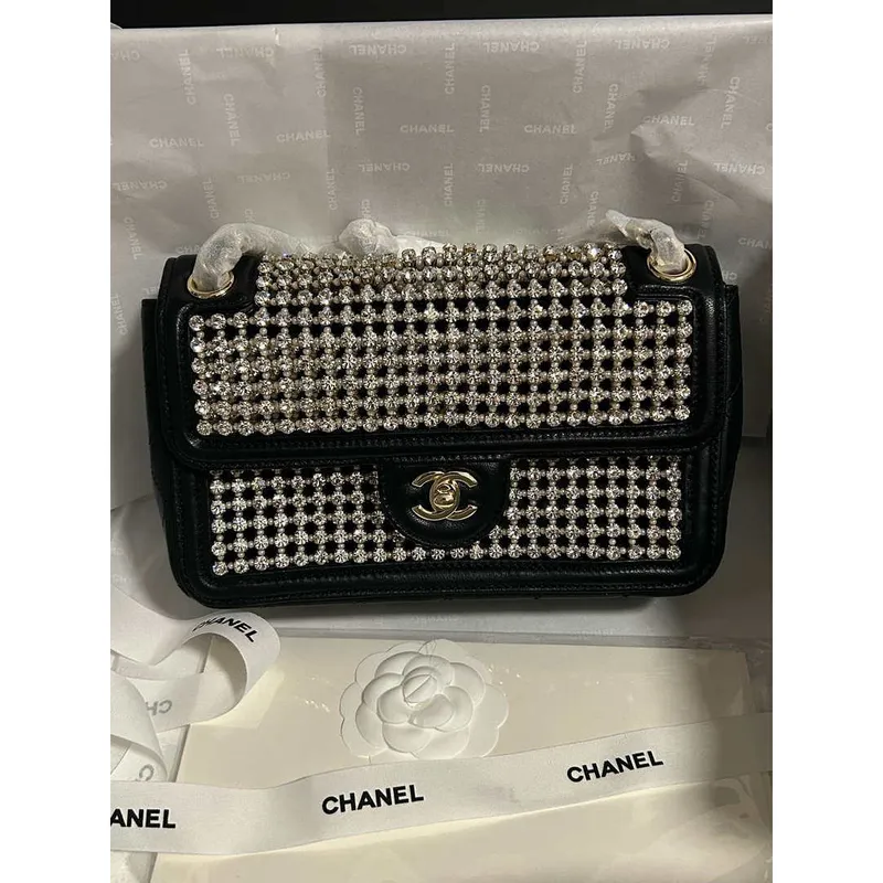 Chanel A8003 25p Večerní taška z jehněčí kůže s kamínky a perlami A01112 Bílá a černá