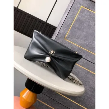 Chanel AP4613 Lesklá jehněčí kůže Napodobenina perel & zlatý tón kovu černá