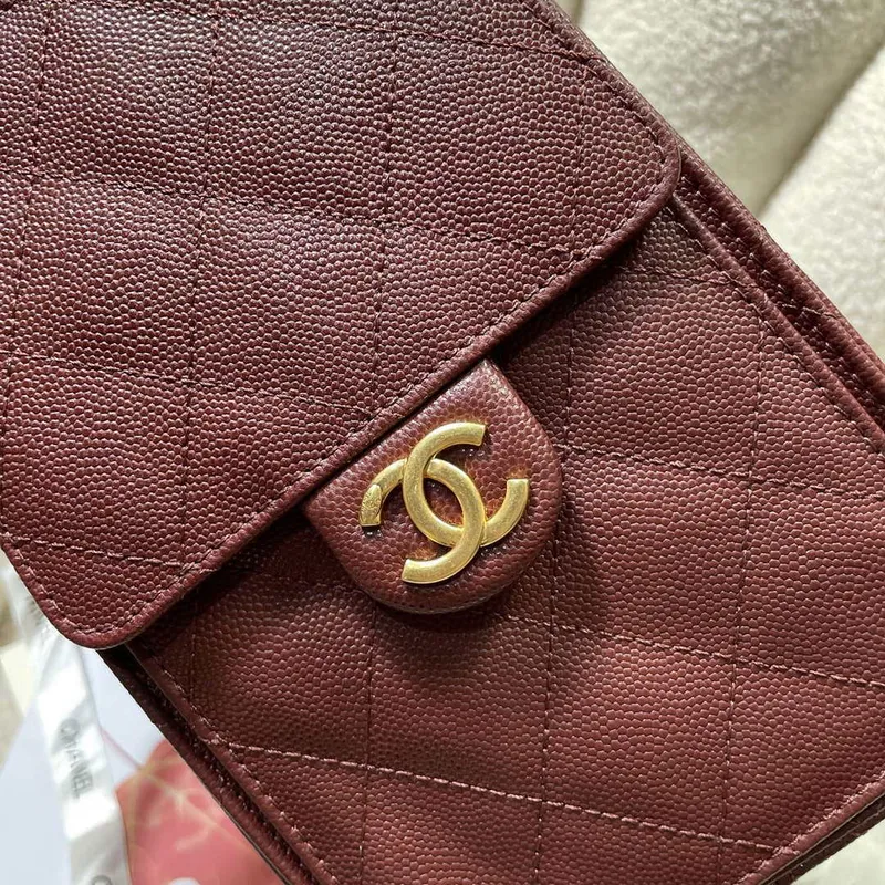 Chanel AS5293 Malá hobo z telecí kůže & zlatého tónu kovu vínově červená