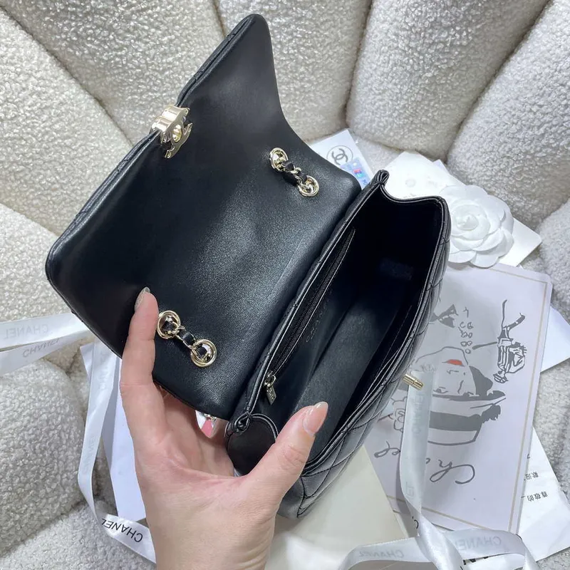 Chanel 25S Klapková černá jehněčí kůže Taška AP5485 zlatá