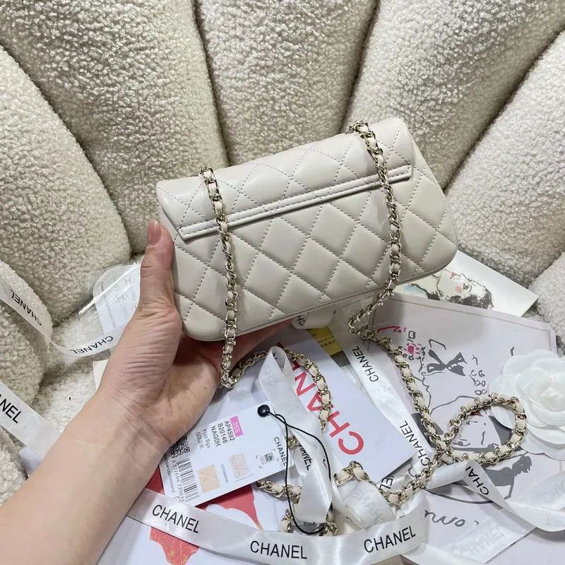 Chanel AP4592 25S Mini Flap Bílá jehněčí kůže zlatá