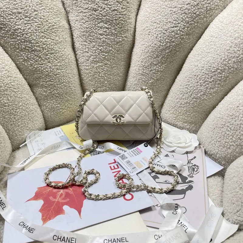 Chanel AP4593 25S Mini Flap Bílá jehněčí kůže se zlatem