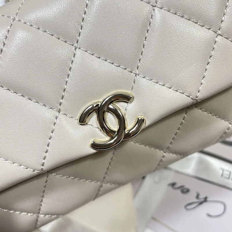 Chanel AP4593 25S Mini Flap Bílá jehněčí kůže se zlatem