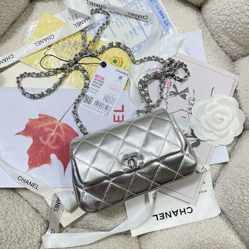 Chanel AP4593 25S Mini Flap Stříbrná jehněčí kůže se stříbrným kováním