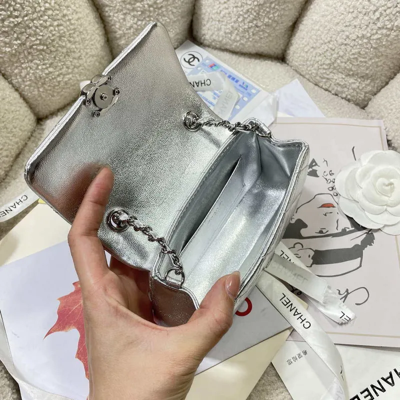 Chanel AP4593 25S Mini Flap Stříbrná jehněčí kůže se stříbrným kováním