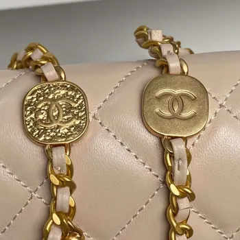 Chanel 25P AS5353 Klopnová taška Lesklá jehněčí kůže Napodobeniny perel & zlatý tón kovu Meruňková