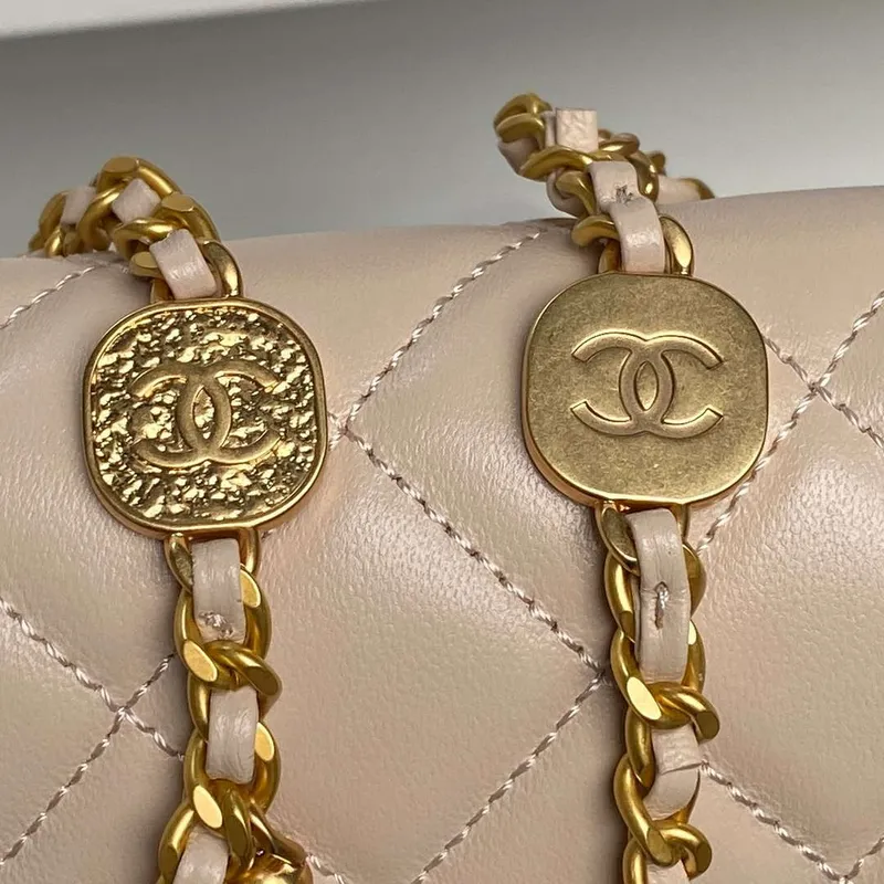 Chanel 25P AS5353 Klopnová taška Lesklá jehněčí kůže Napodobeniny perel & zlatý tón kovu Meruňková