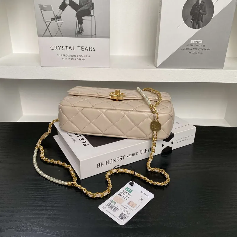 Chanel 25P AS5353 Klopnová taška Lesklá jehněčí kůže Napodobeniny perel & zlatý tón kovu Meruňková