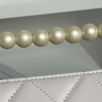 Chanel AS5390 25P Limitovaná edice kabelka s perlovou rukojetí bílá jehněčí kůže