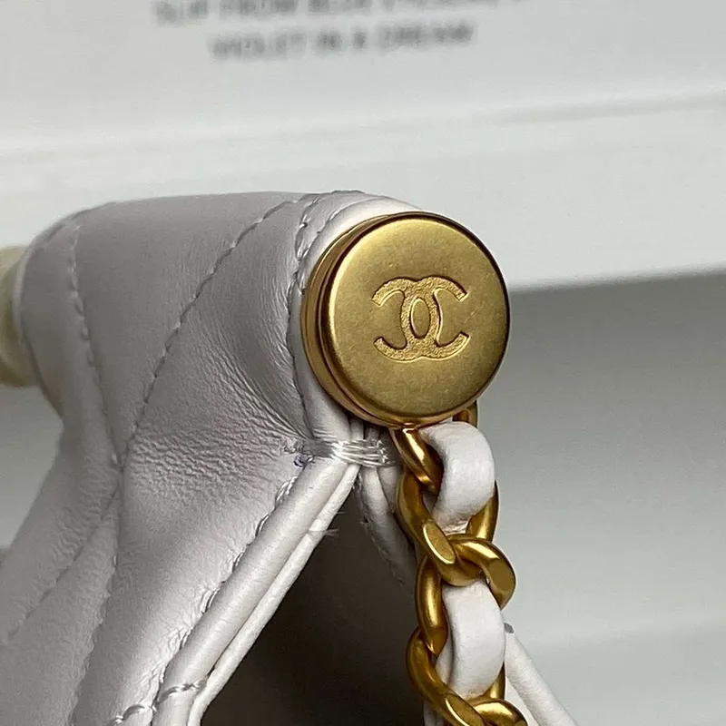 Chanel AS5390 25P Limitovaná edice kabelka s perlovou rukojetí bílá jehněčí kůže