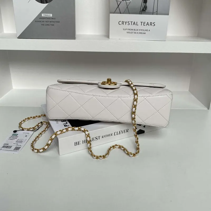 Chanel AS5390 25P Limitovaná edice kabelka s perlovou rukojetí bílá jehněčí kůže