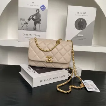 Chanel 25P AS5352 Mini Flap Bag Lesklá jehněčí kůže Napodobenina perel & zlatý tón kovu Meruňková