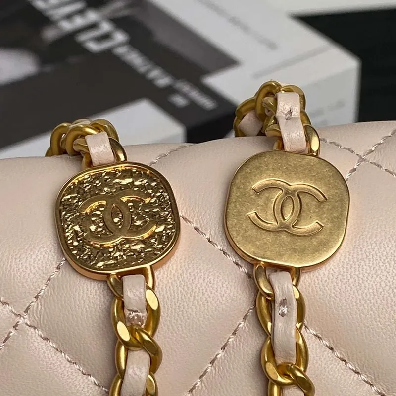 Chanel 25P AS5352 Mini Flap Bag Lesklá jehněčí kůže Napodobenina perel & zlatý tón kovu Meruňková