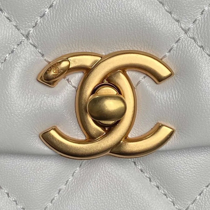 Chanel 25P AS5352 Mini Flap Bag Lesklá jehněčí kůže Napodobeniny perel & zlatý tón kovu bílá