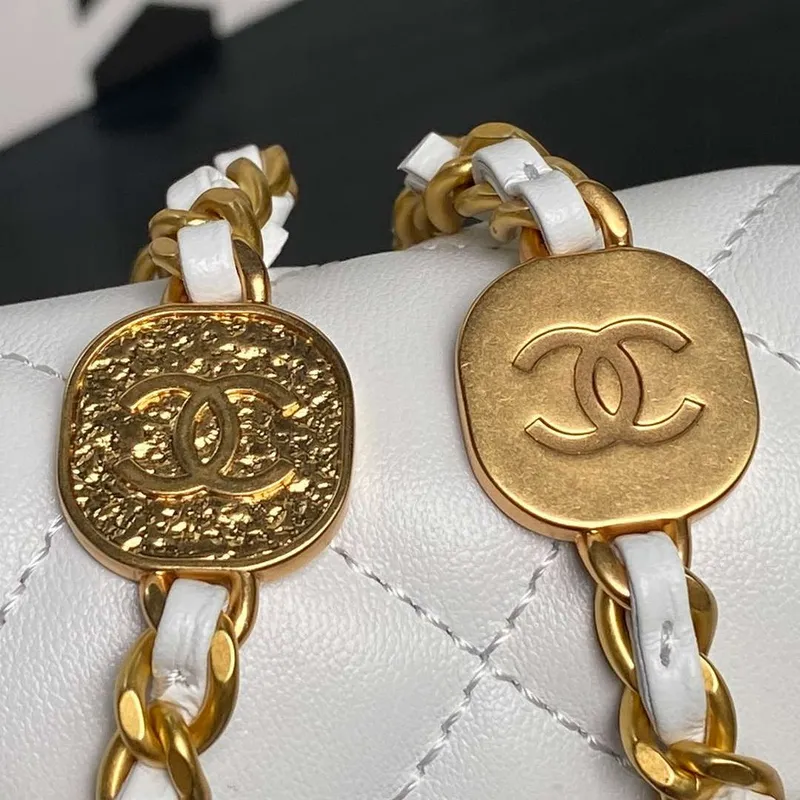 Chanel 25P AS5352 Mini Flap Bag Lesklá jehněčí kůže Napodobeniny perel & zlatý tón kovu bílá