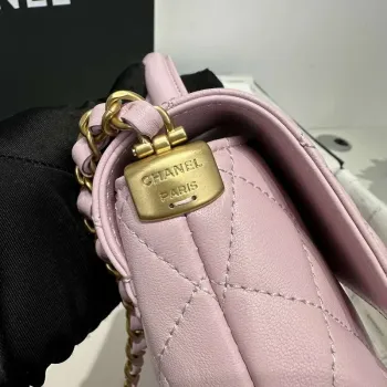 Chanel 25P AS5356 Střední kabelka s klopou a horním držadlem z růžové jehněčí kůže