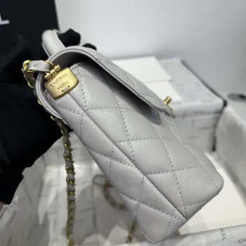 Chanel 25P AS5356 Střední kabelka s klopou a horním držadlem šedá jehněčí kůže