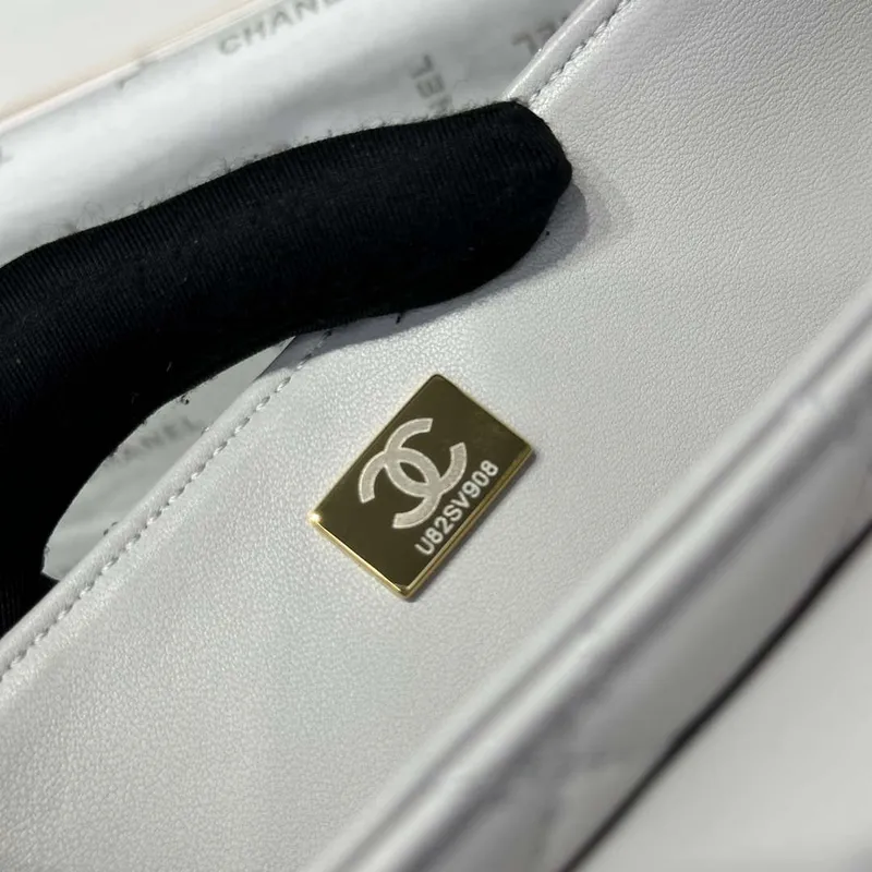 Chanel 25P AS5356 Střední kabelka s klopou a horním držadlem šedá jehněčí kůže