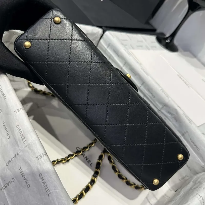 Chanel 25P AS5356 Střední kabelka s klopou a horním držadlem černá jehněčí kůže