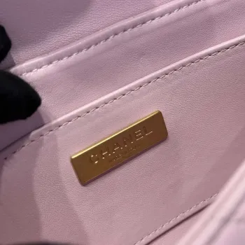 Chanel 25P AS5355 Malá kabelka s klopou a horním uchopem z růžové jehněčí kůže