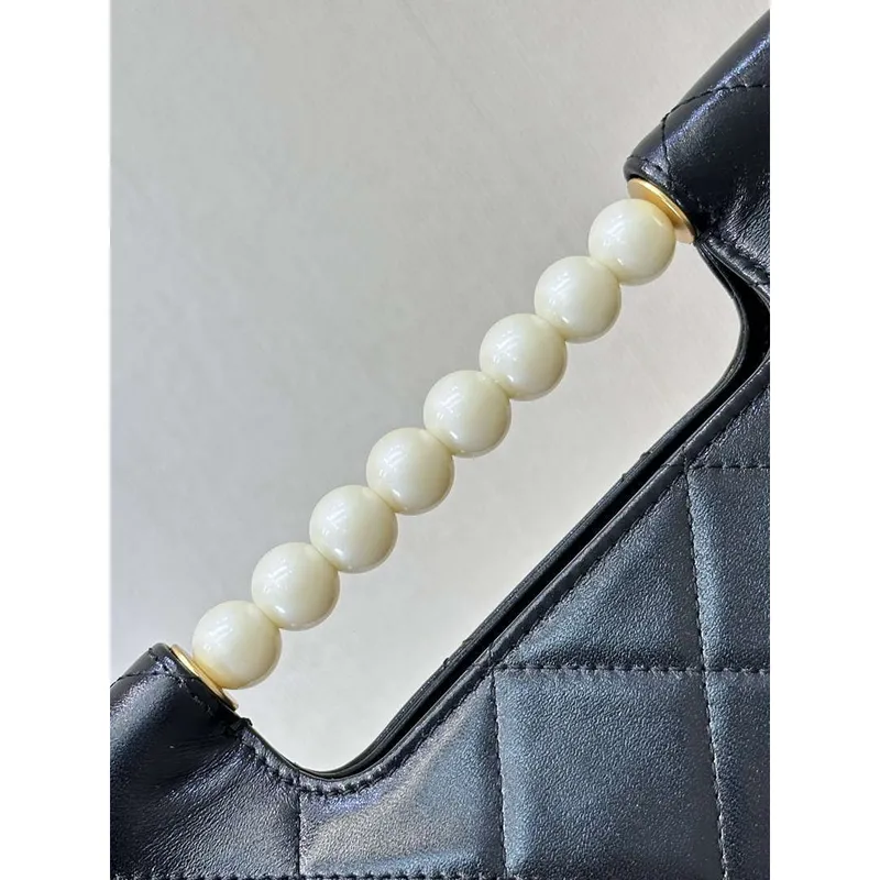 Chanel AS5390 25P Limitovaná edice kabelka s perlovým držadlem černá jehněčí kůže