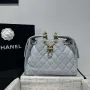 Chanel AS5293 Malá Hobo z telecí kůže & zlatého tónu kovu světle modrá