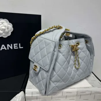 Chanel AS5293 Malá Hobo z telecí kůže & zlatého tónu kovu světle modrá