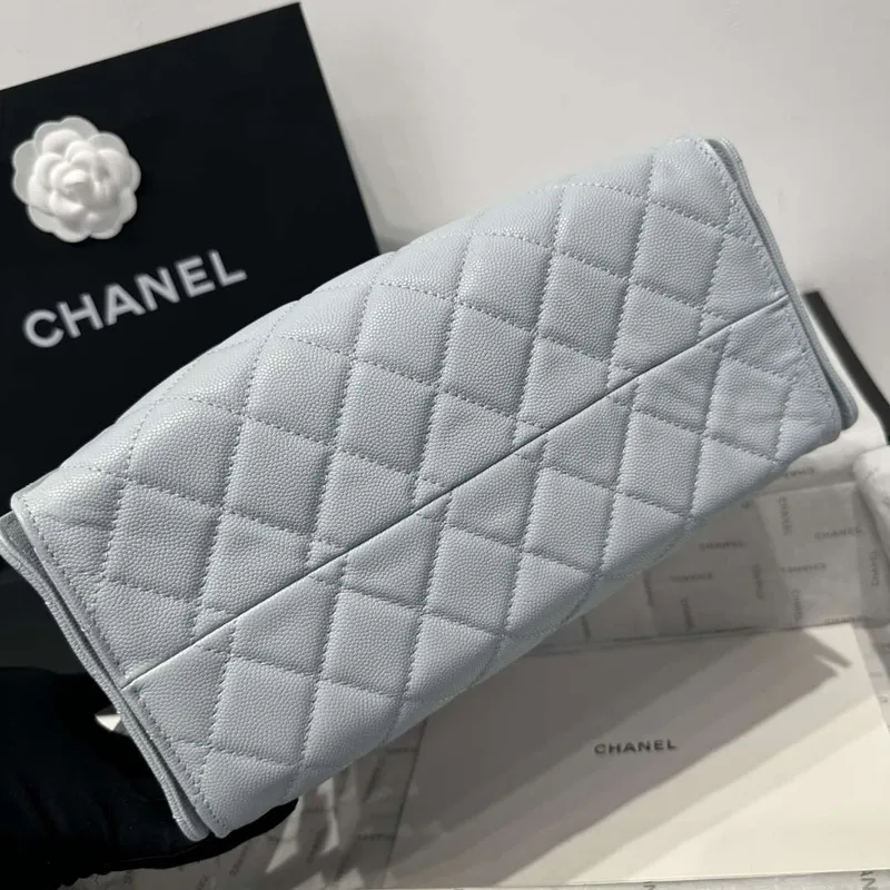 Chanel AS5293 Malá Hobo z telecí kůže & zlatého tónu kovu světle modrá