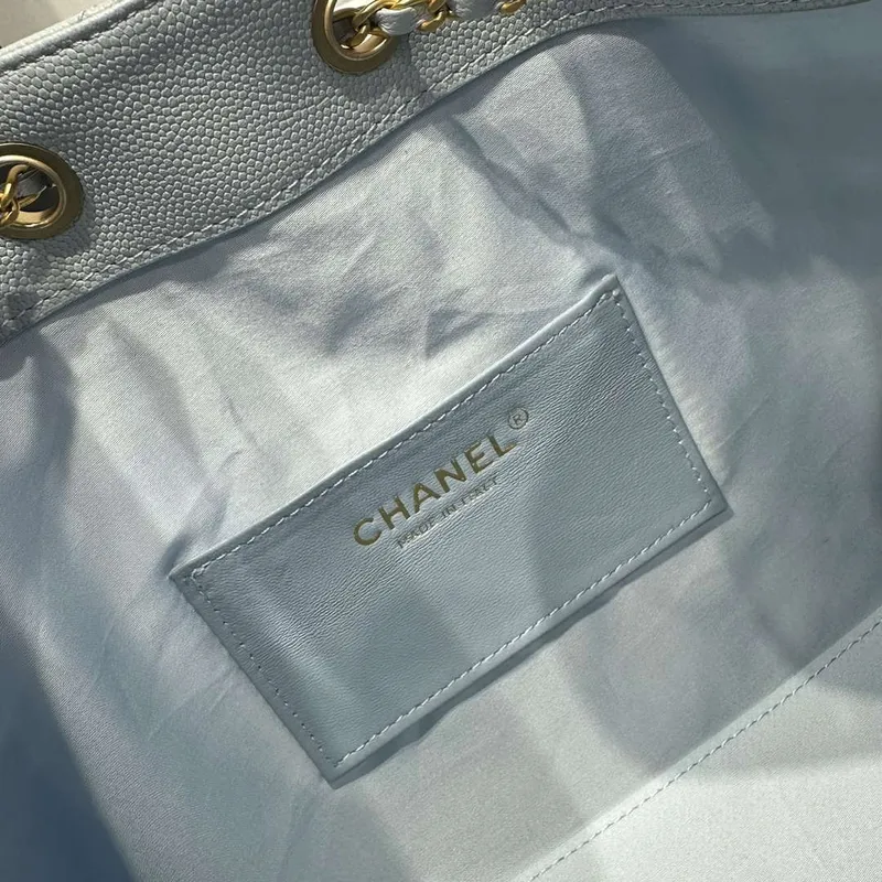 Chanel AS5293 Malá Hobo z telecí kůže & zlatého tónu kovu světle modrá