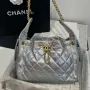 Chanel AS5293 Malá hobo z telecí kůže & zlatého tónu kovu stříbrná