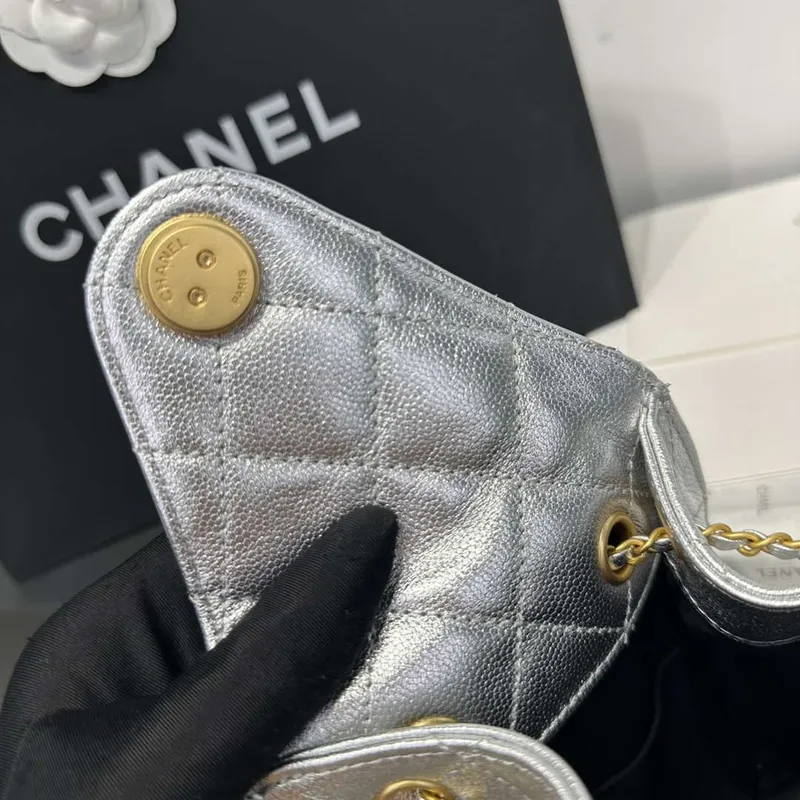 Chanel AS5293 Malá hobo z telecí kůže & zlatého tónu kovu stříbrná