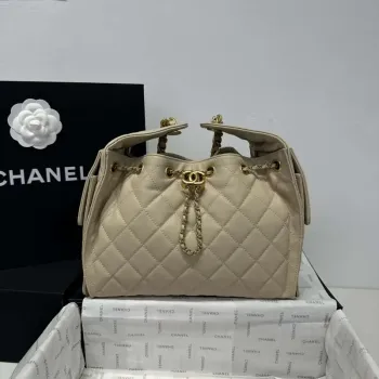 Chanel AS5293 Malá hobo kabelka z telecí kůže & zlatého tónovaného kovu meruňková