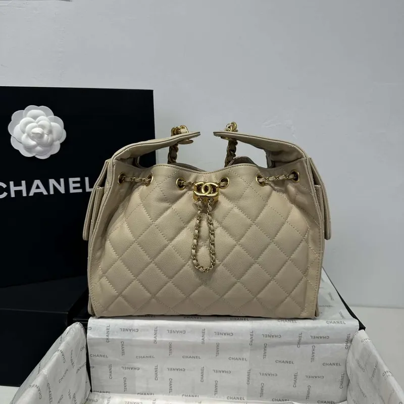 Chanel AS5293 Malá hobo kabelka z telecí kůže & zlatého tónovaného kovu meruňková