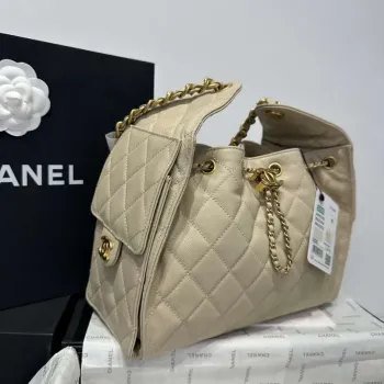 Chanel AS5293 Malá hobo kabelka z telecí kůže & zlatého tónovaného kovu meruňková