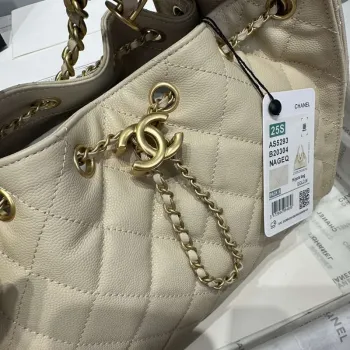 Chanel AS5293 Malá hobo kabelka z telecí kůže & zlatého tónovaného kovu meruňková