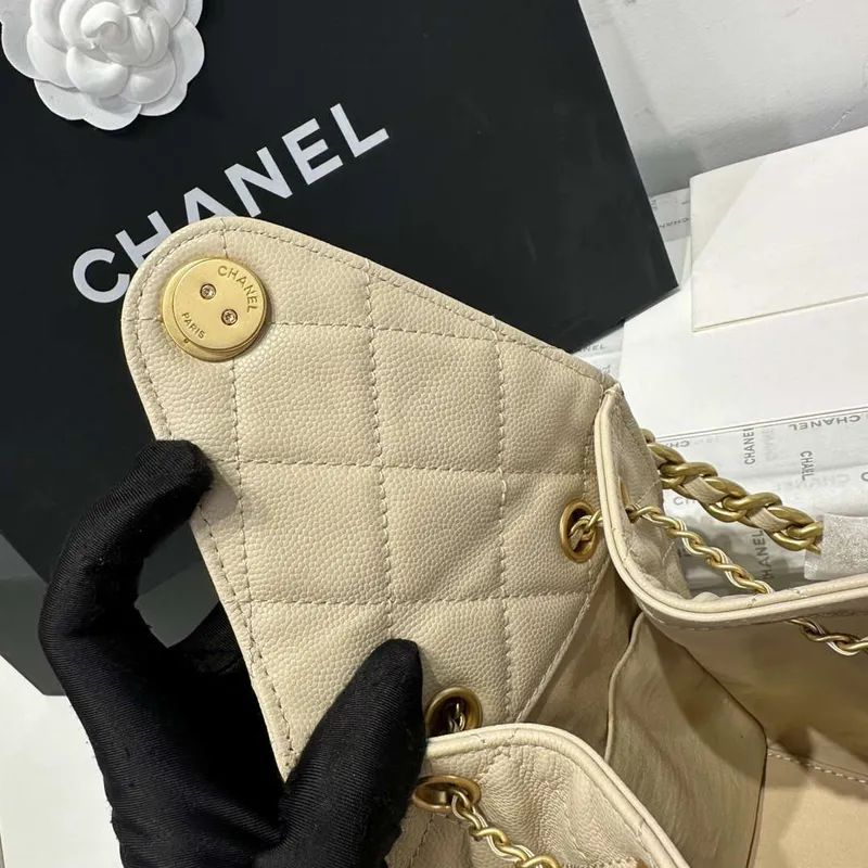 Chanel AS5293 Malá hobo kabelka z telecí kůže & zlatého tónovaného kovu meruňková