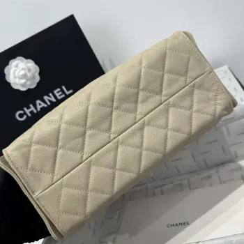 Chanel AS5293 Malá hobo kabelka z telecí kůže & zlatého tónovaného kovu meruňková