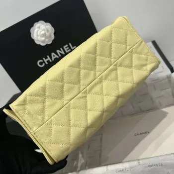 Chanel AS5293 Malá hobo kabelka z telecí kůže & zlatého tónu kovu žlutá