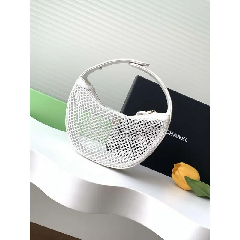 Chanel AP4575 25S Pouch Mesh Lesklá jehněčí kůže & zlatý tón kovu bílá