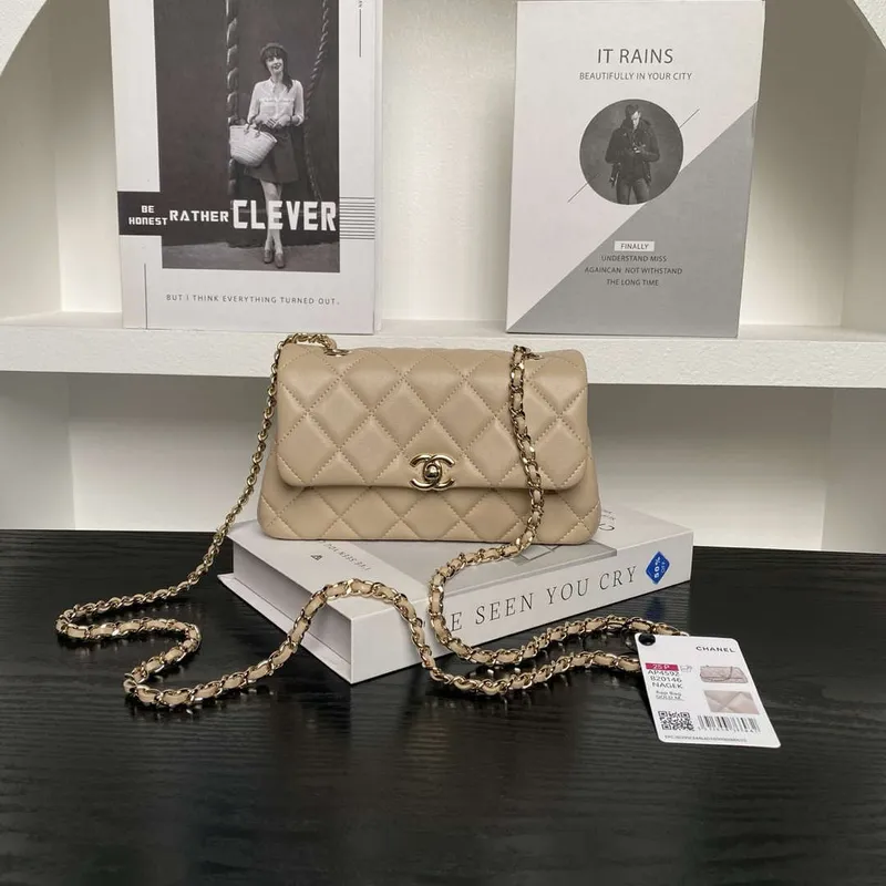 Chanel AP4592 25S Mini Flap jehněčí kůže meruňková zlatá
