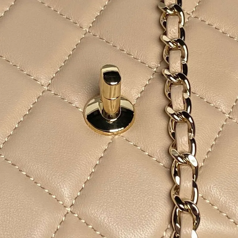 Chanel AP4592 25S Mini Flap jehněčí kůže meruňková zlatá